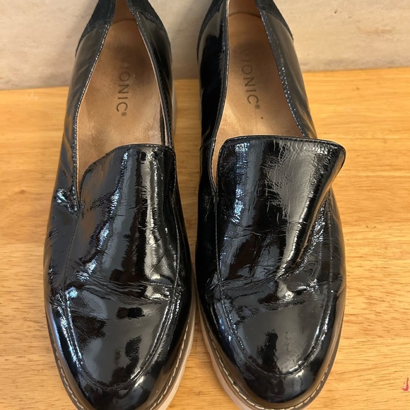 Vionic Shiny Black Women's Loafers - Picture 1 of 7